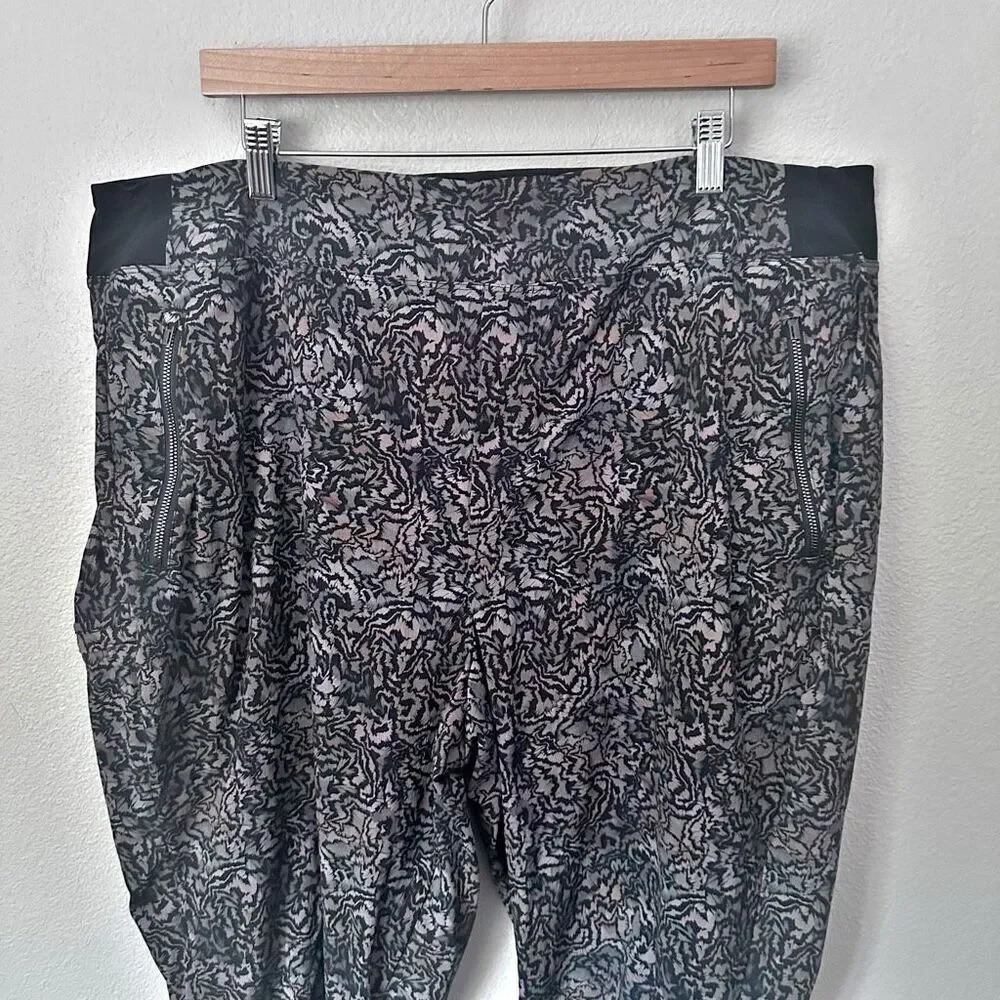 ATHLETA | Trekkie North Pants Kinetic Abstract Black Joggers Plus | Size 22 - Picture 6 of 9